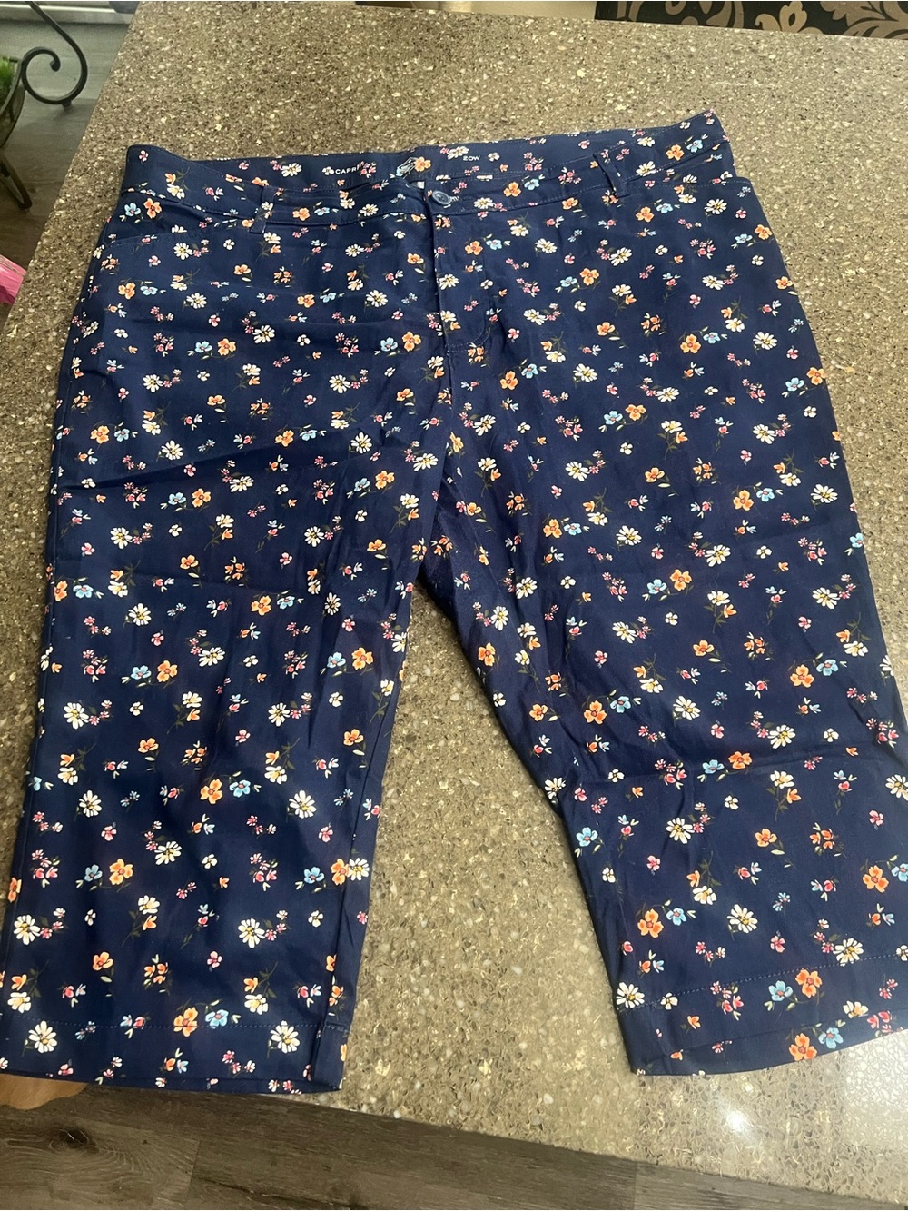 St. John's Bay Navy Floral Plus Size Capri Size 20W Summer Spring Beach Coastal